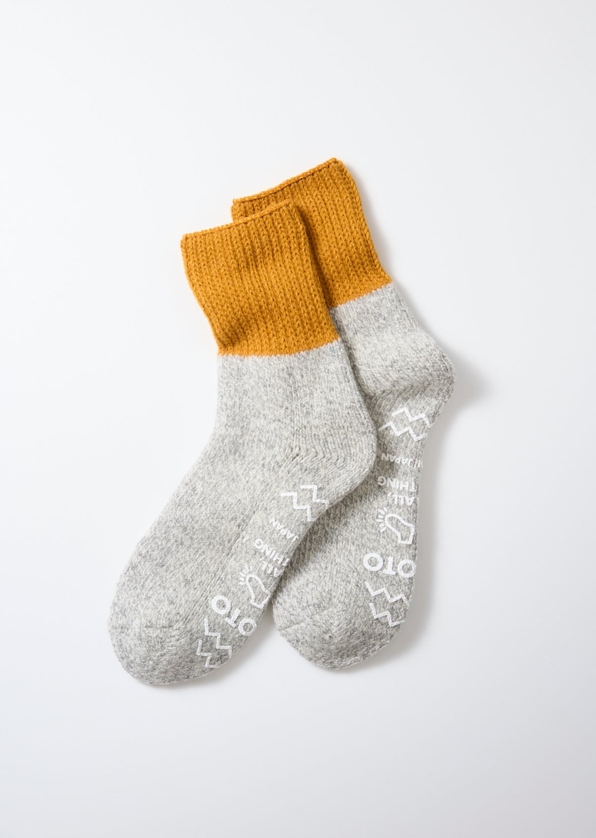 Retro Winter Room Socks Gold